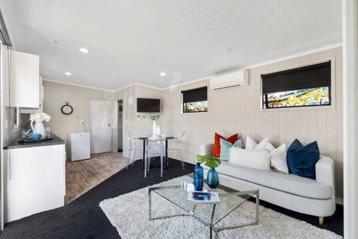 Five space-saving tips for furnishing your transportable cabin