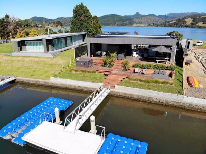 Using a transportable cabin for a holiday home